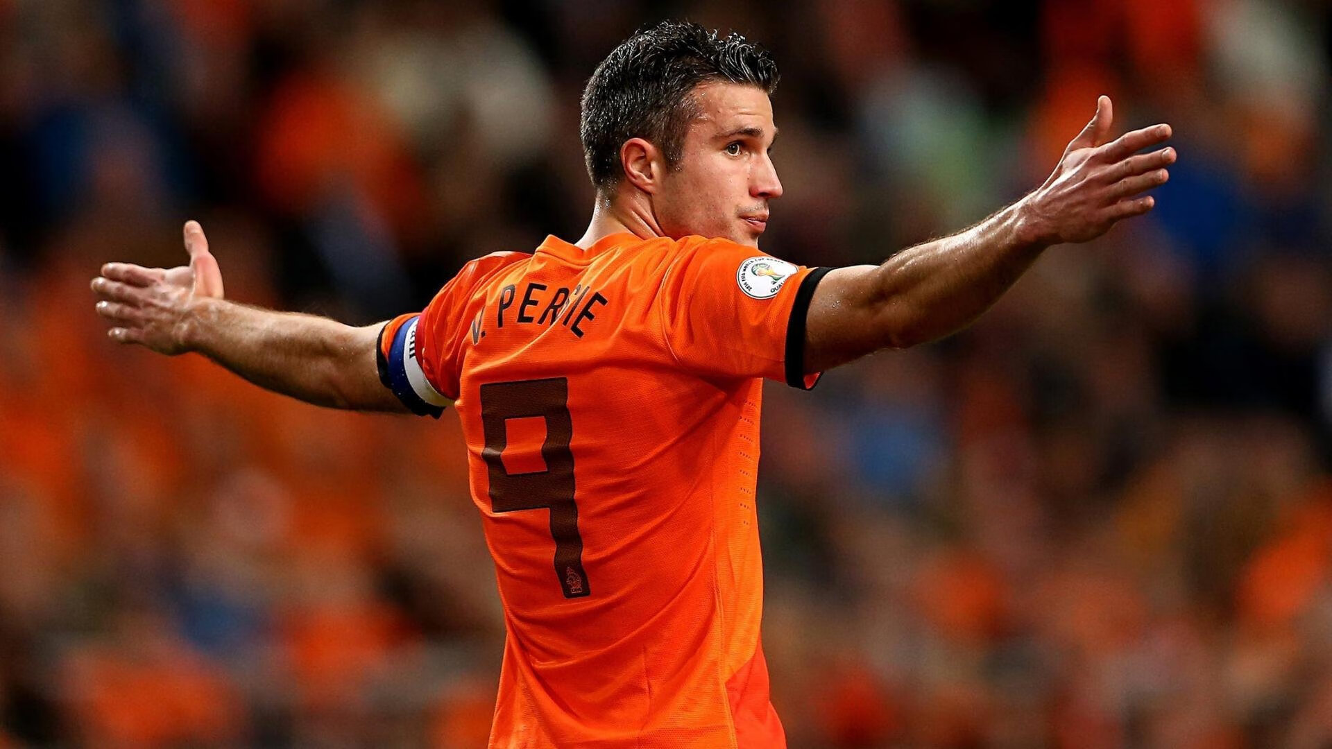 亚博游戏官网-保罗乔治抢篮板受伤退出比赛